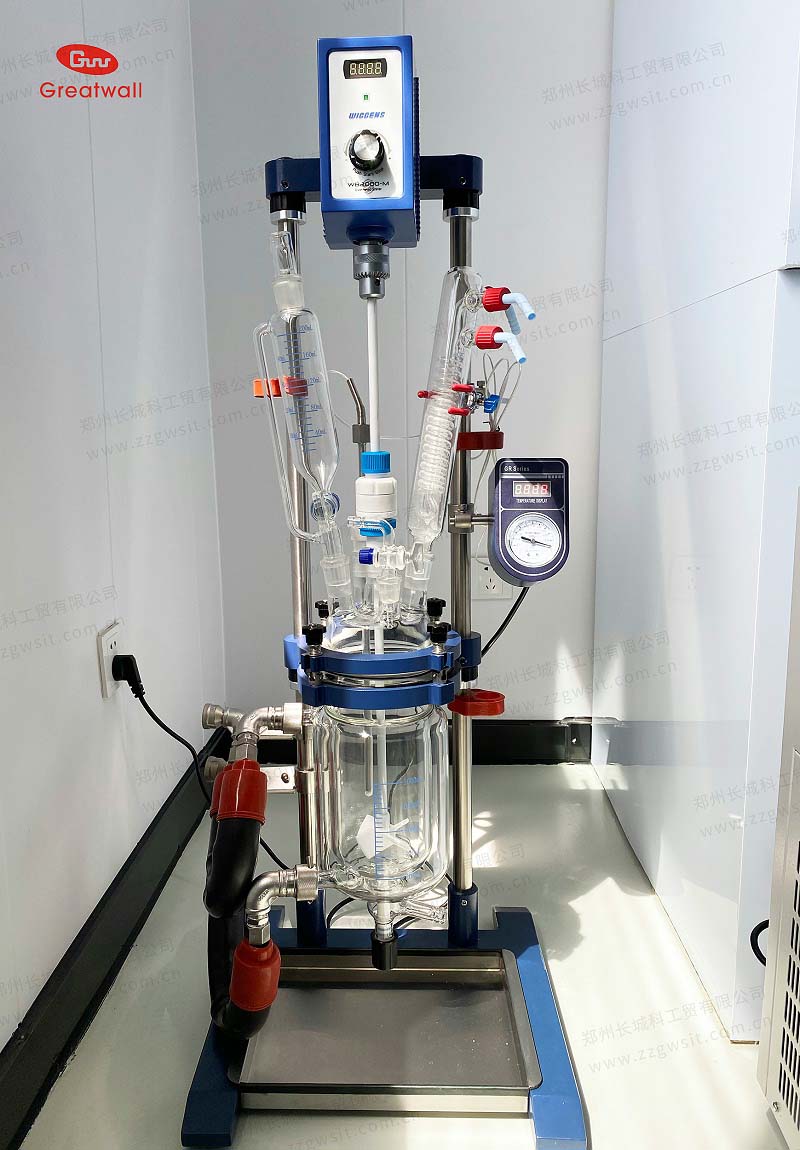 上海某醫藥企業訂購我司1L雙層玻璃反應釜