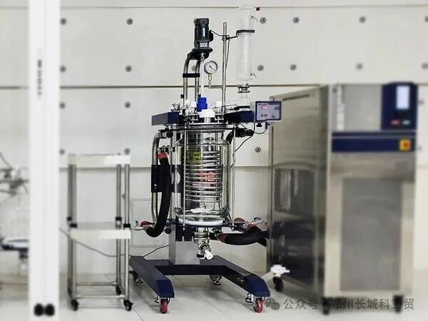 玻璃反應(yīng)釜內(nèi)冷盤管加持——直面快速放熱不慌,鎖定溫度穩(wěn)定護(hù)航